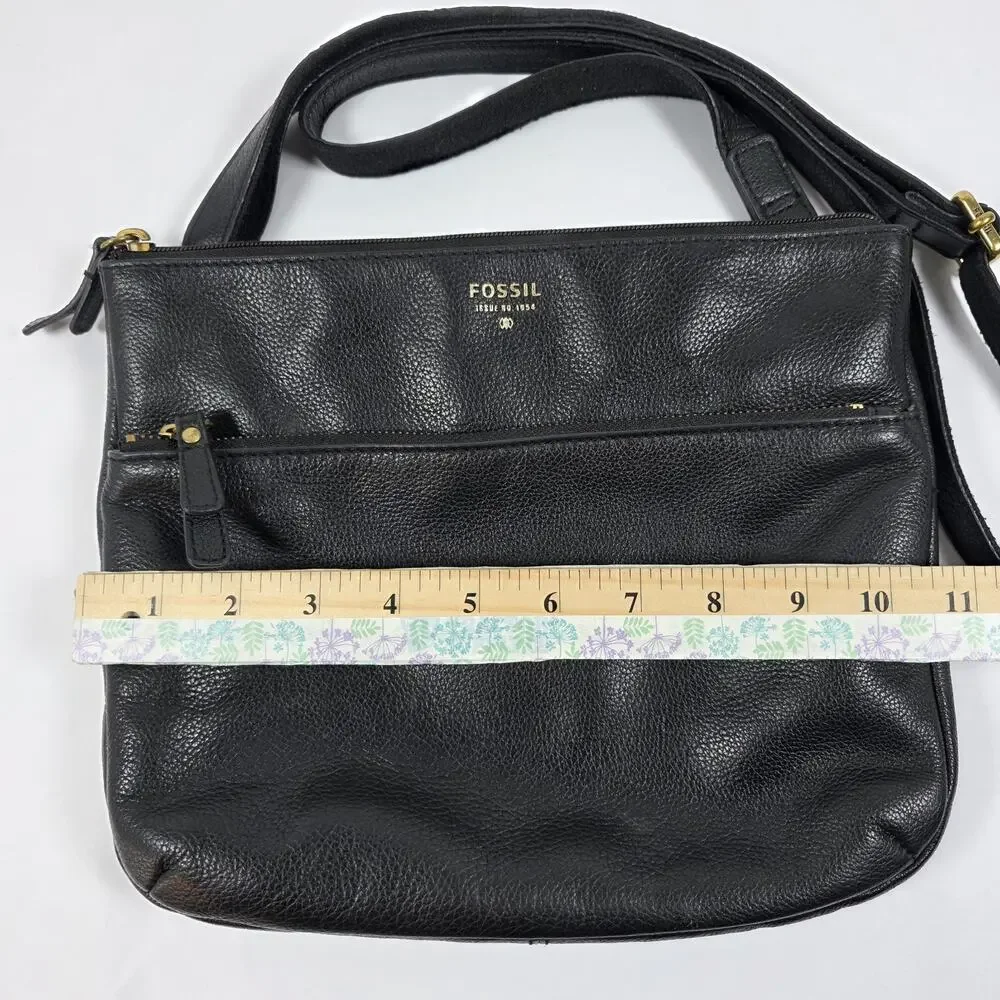 Fossil Black Leather Crossbody Bag Pebbled Adjustable Strap Zip Pocket Purse